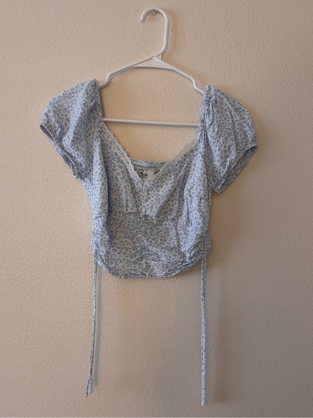 Hollister Light Blue Floral Puff-Sleeve Crop Top